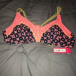 I am selling this swimsuit top.